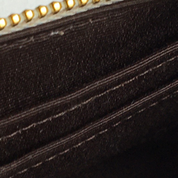 COACH Women’s Wristlet. - Picture 8 of 8